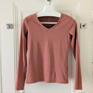 Uniqlo supima Dusty Rose Long Sleeve V-neck Tee